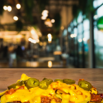 Burger 36 tortilla chips mit chili cheesesauce