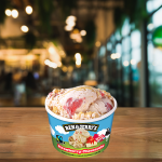 Burger 45 ben & jerry`s strawberry cheesecake